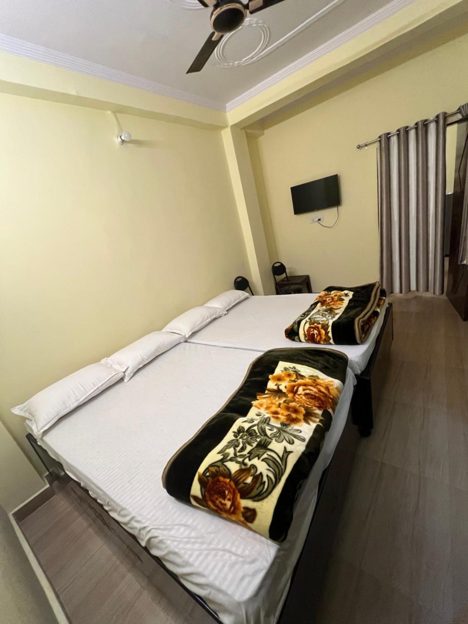 Incredible Banaras Inn Варанасі Екстер'єр фото