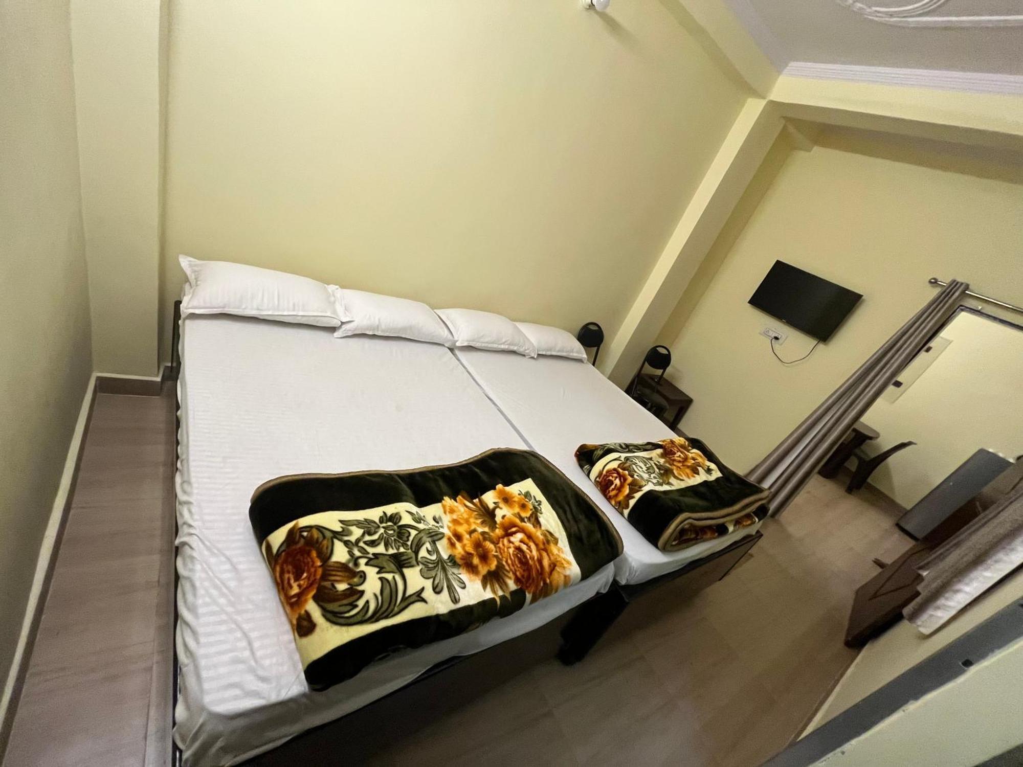 Incredible Banaras Inn Варанасі Екстер'єр фото
