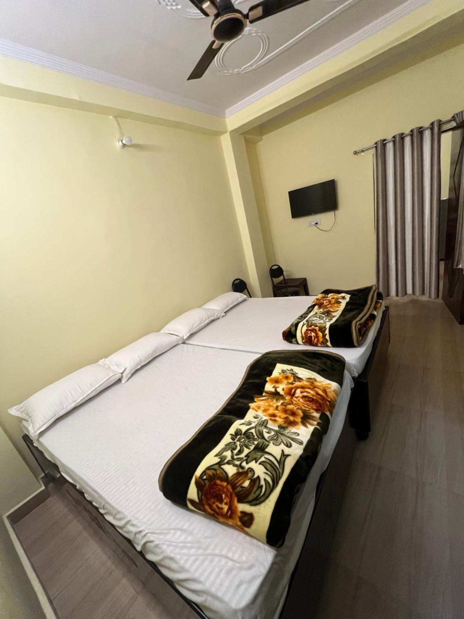 Incredible Banaras Inn Варанасі Екстер'єр фото